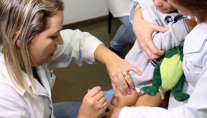  Secretaria da Saúde reforça importância da imunização infantil contra meningite 